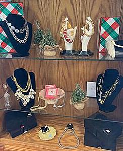 JEWELRY FROM DISCOVERY SHOP MAKES THE PERFECT GIFT!