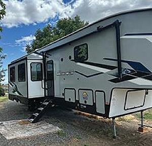 2023 FOREST RIVER CHEROKEE ARCTIC WOLF 3910 SUITE