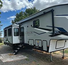 2023 FOREST RIVER CHEROKEE ARCTIC WOLF 3910 SUITE