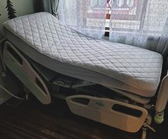 ELECTRIC HOSPITAL BED WITH BATTERY BACK UP