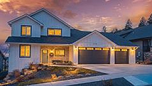 STUNNING MODERN FARMHOUSE LOCATED ON THE EDGE OF 5 MILE