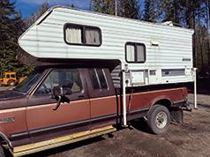 1995 LANCE SQUIRE 8 '6 SELF CONTAINED CAMPER WITH AC! 