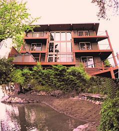 WATERFRONT HOUSE SPOKANE RIVER