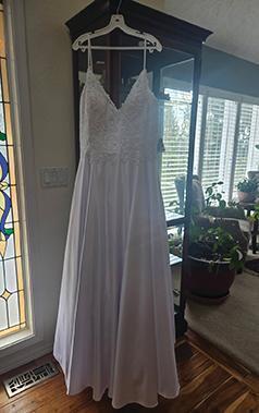 BRAND NEW WEDDING DRESS, SIZE 2X, NEVER WORN