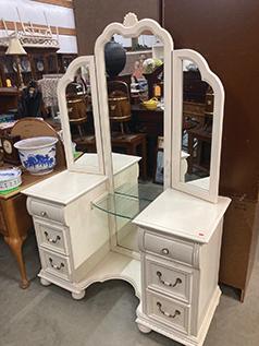 YARD & GARDEN ESTATE FURNITURE VINTAGE ITEMS