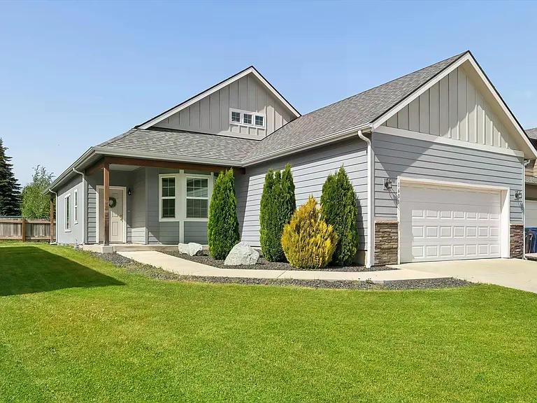 LOOK NO FURTHER! BETTER THAN NEW IN DEER PARK!