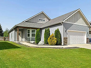 LOOK NO FURTHER! BETTER THAN NEW IN DEER PARK!