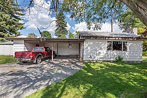INVESTORS SPECIAL! ONE LEVEL HOME IN NORTH SPOKANE