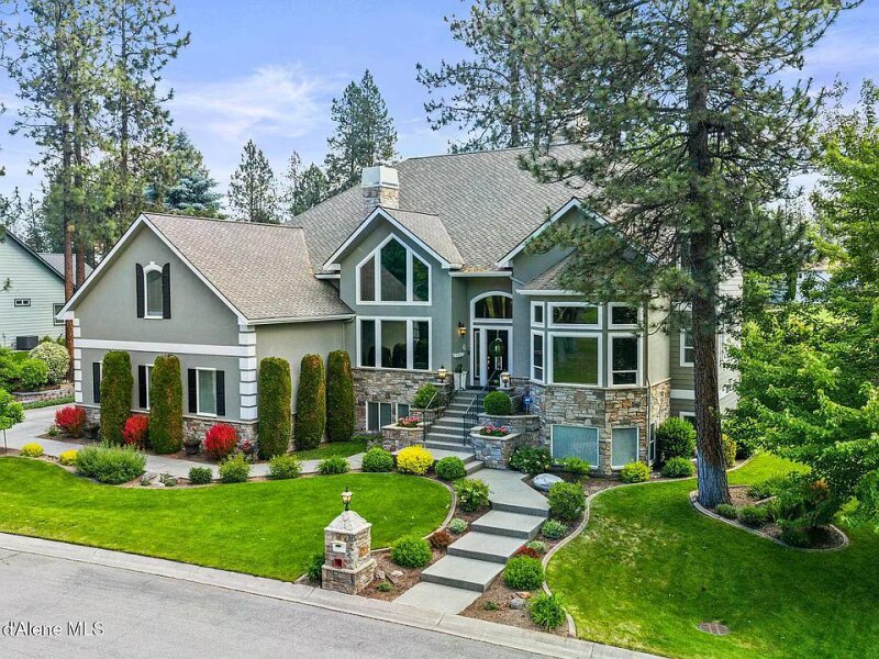 HIGHLANDS GOLF COURSE COMMUNITY