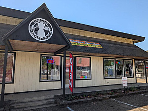 UNIQUE BOUTIQUE- KAMIAH'S NEW WOMEN'S CLOTHING STORE! 