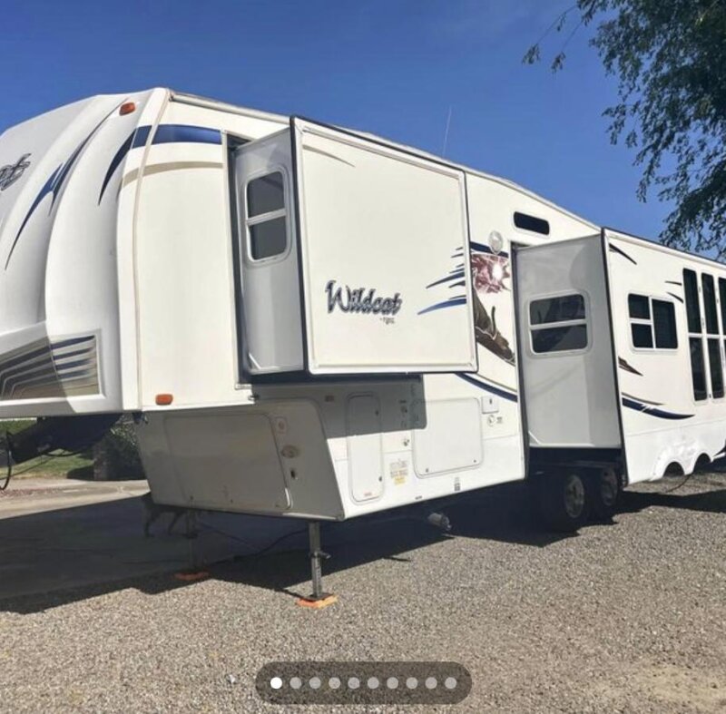 2011 WILDCAT FOREST RIVER 29' 5TH WHEEL 