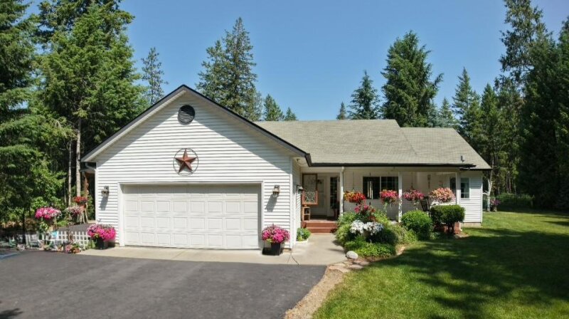 SPACIOUS RANCHER IN SPIRIT LAKE