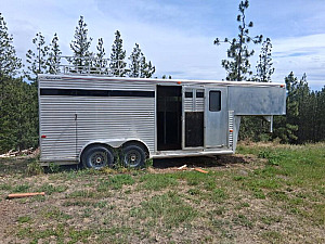 FOUR HORSE SILVERLITE GOOSENECK HORSE TRAILER
