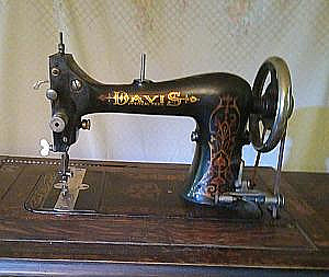 ANTIQUE DAVIS SEWING MACHINE 