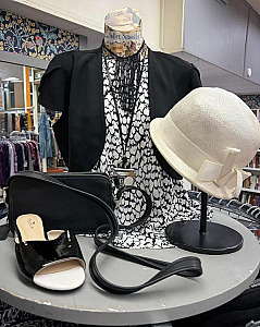 COOL & SOPHISTICATED BLACK & WHITE FROM DISCOVERY SHOP