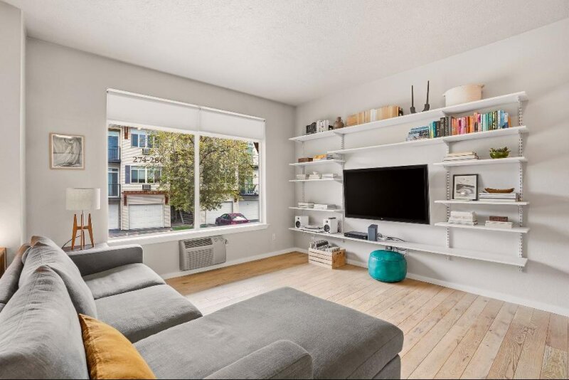 BEAUTIFULLY REMODELED CONDO , LIBERTY LAKE