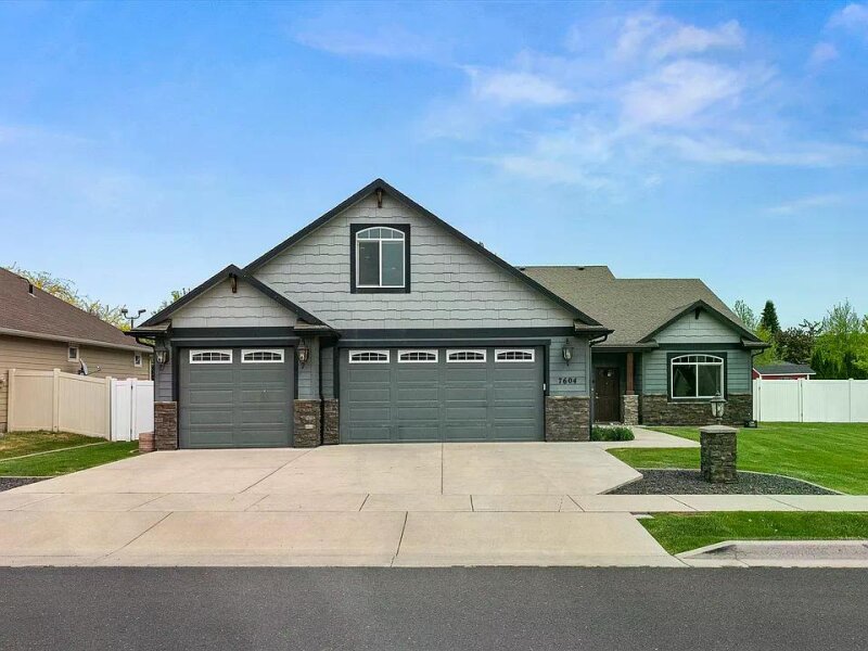 ZERO STEP CUSTOM HOME ON FIVE MILE PRAIRIE
