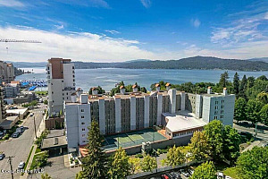 UNOBSTRUCTED LAKE VIEWS! 