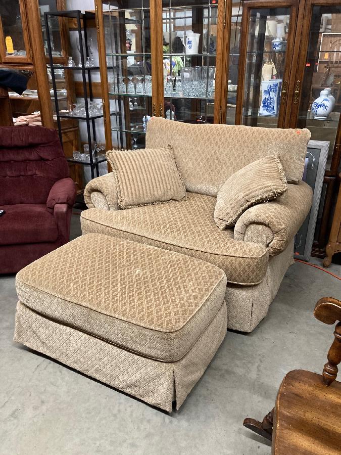 ESTATE FURNITURE VINTAGE ITEMS