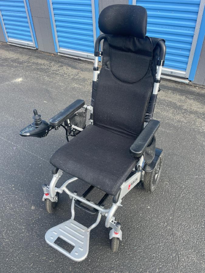 RUBICON MODEL DX11 MOBILITY CHAIR