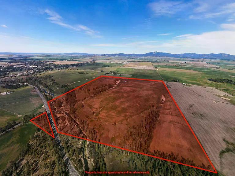 STUNNING 157.08 ACRE ESTATE OFFERING SWEEPING VIEWS