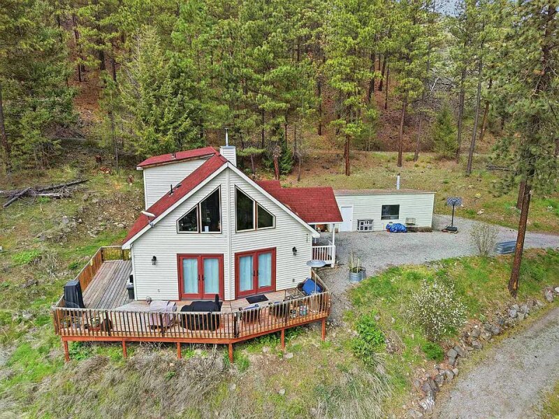 BEAUTIFULLY UPDATED HOME ON OVER 20 ACRES