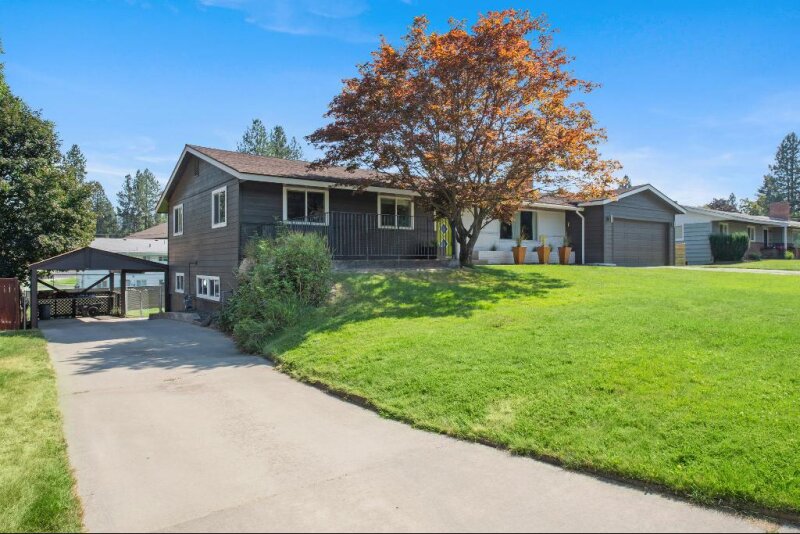 RECENTLY UPDATED VERY DESIRABLE MEAD HOME