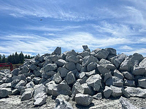 GRANITE BOULDERS & CRUSHED DRIVEWAY GRAVEL