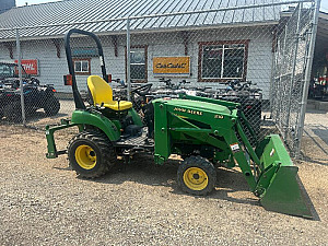 JOHN DEERE 2210 23HP