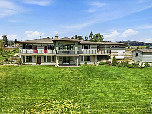 STUNNING 4800 SQ. FT. CUSTOM HOME