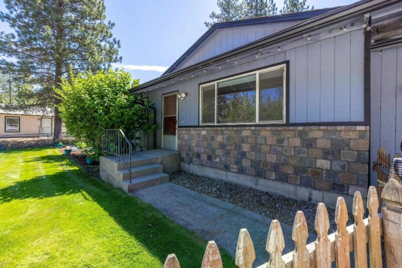 PRIVATE ACREAGE, 5 BEDROOMS, 3 BATHROOMS 