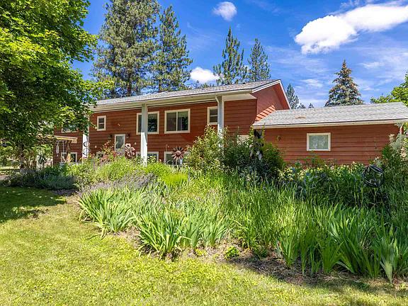 COUNTRY RETREAT ON NEARLY 20 ACRES, 2 PARCELS