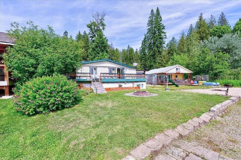 MAIN FLOOR LIVING ON THE SHORES OF DIAMOND LAKE