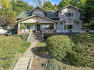 ONE OF A KIND CHARMING COUNTRY CRAFTSMAN ON ACREAGE