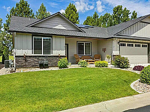 MAINTENANCE FREE LIVING IN EAGLE POINT