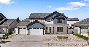 EXQUISITE HOME IN MOSES LAKE