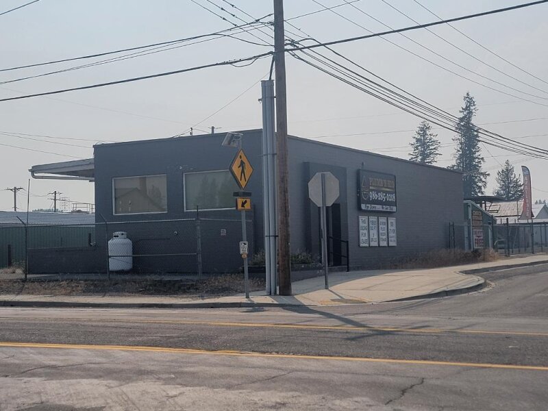 RETAIL/ OFFICE BUILDING FOR LEASE IN NEWPORT
