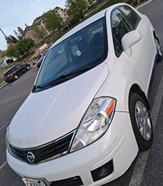 2011 WHITE NISSAN VERSA