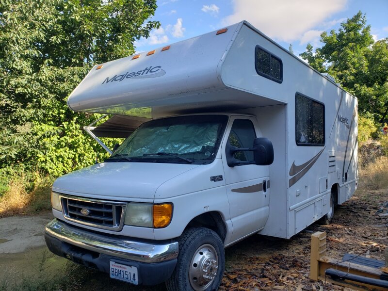 2005 FOUR WINDS MAJESTIC MOTORHOME
