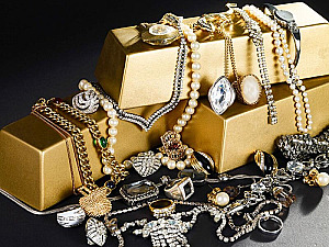 GARLAND TREASURE TROVE IS NOW BUYING COSTUME JEWELRY
