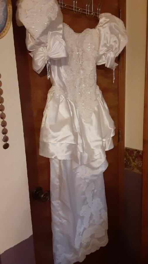 TV’S & WEDDING DRESSES