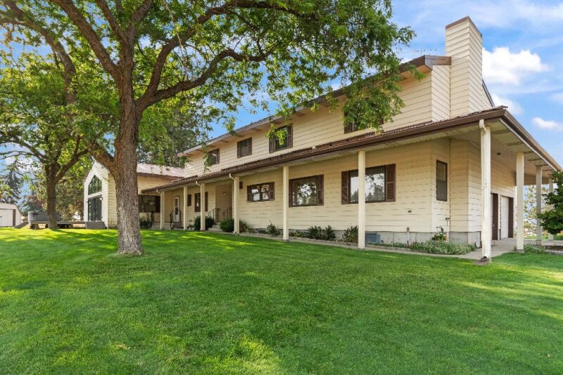 AMAZING OPPORTUNITY! 6400+ SQ.FT. HOME ON ACREAGE