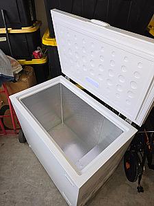 FRIDGIDAIRE BOX FREEZER 