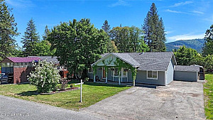 PRIEST RIVER RANCHER ON OVERSIZED .24 ACRE LOT