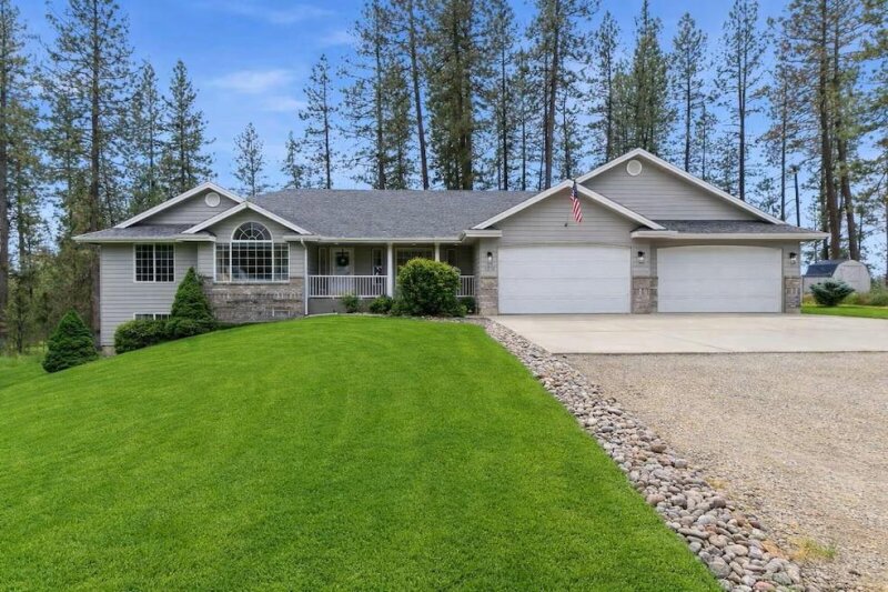 NATURE & COMFORT ON 10 ACRES