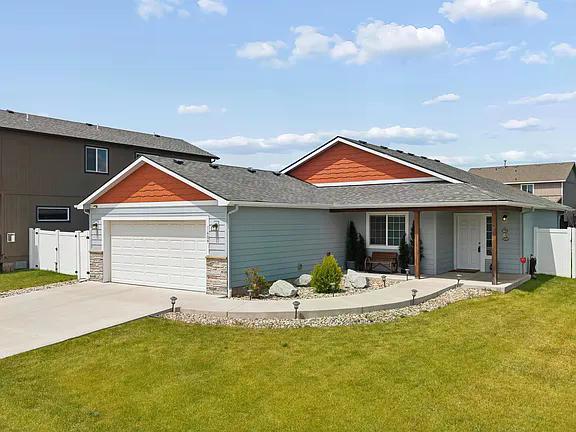 BETTER THAN NEW! NO HOA!