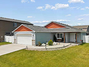 BETTER THAN NEW! NO HOA!