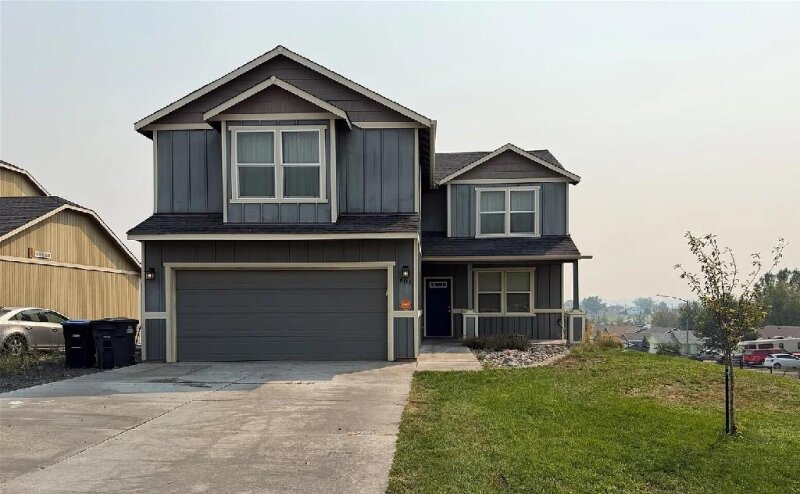 MOSES LAKE TWO STORY HOME WITH TONS OF POTENTIAL