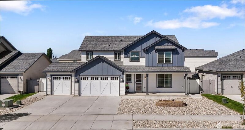 EXQUISITE HOME IN MOSES LAKE