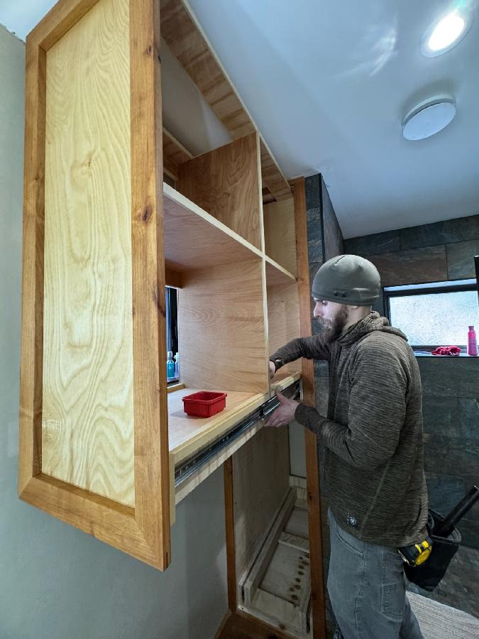 CUSTOM CABINETS & FINISHING